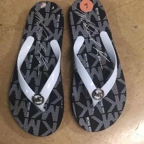 Michael Kors flip-flops silver emblem sandals size 7 - Picture 2 of 5